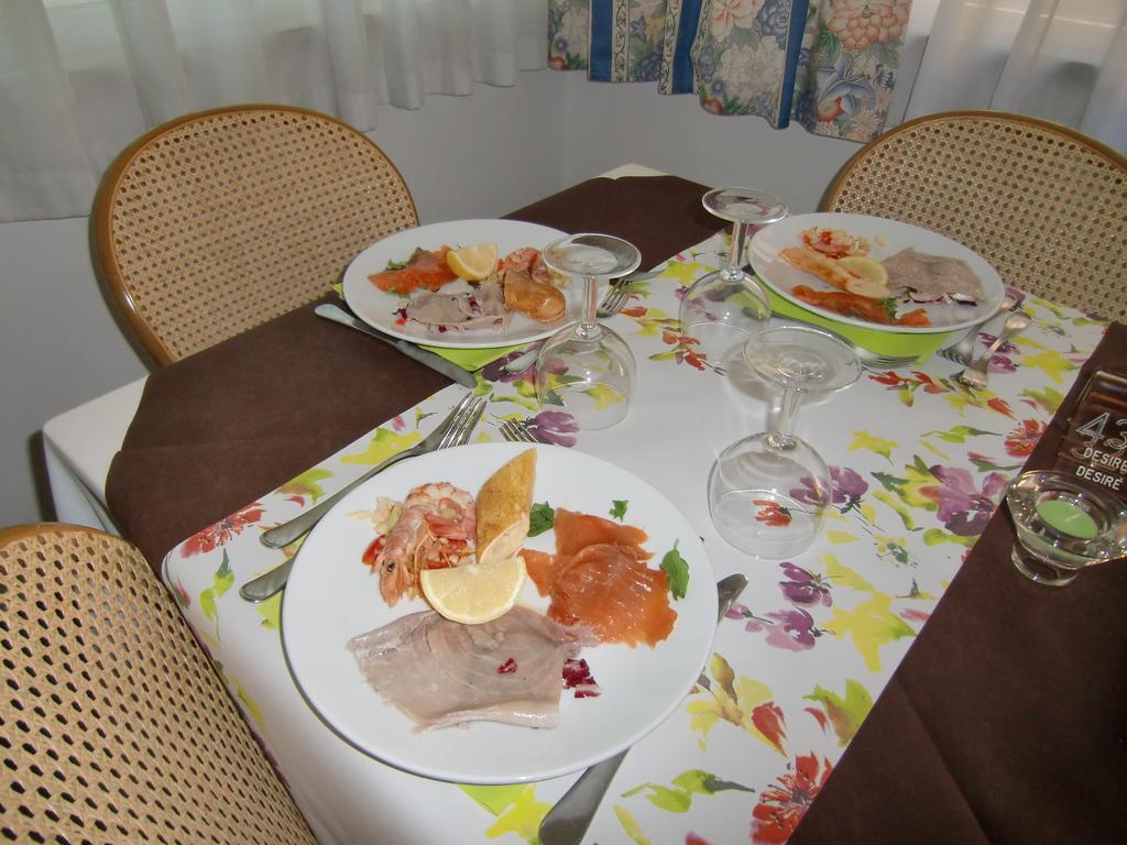 Hotel Desire' Риччоне Екстер'єр фото