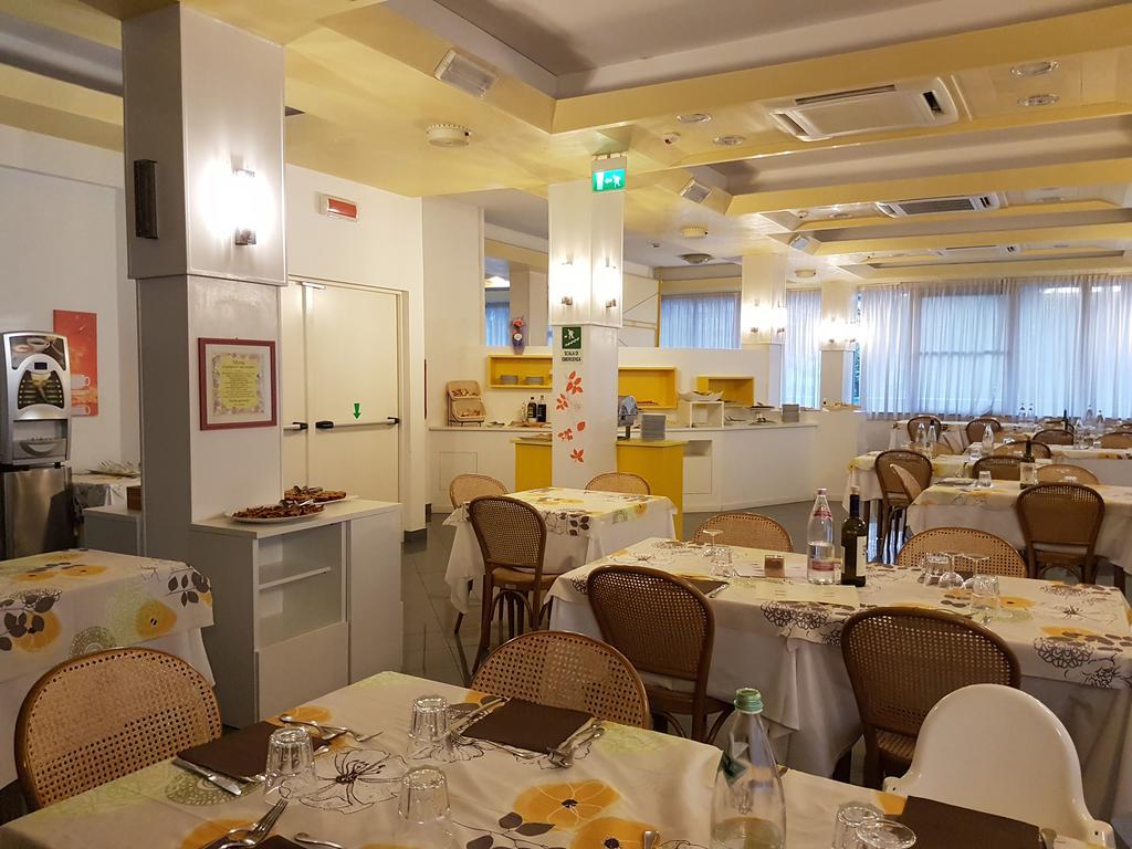 Hotel Desire' Риччоне Екстер'єр фото